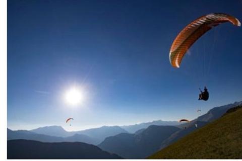 Parapente au-dessus de l'Alpe d'Huez