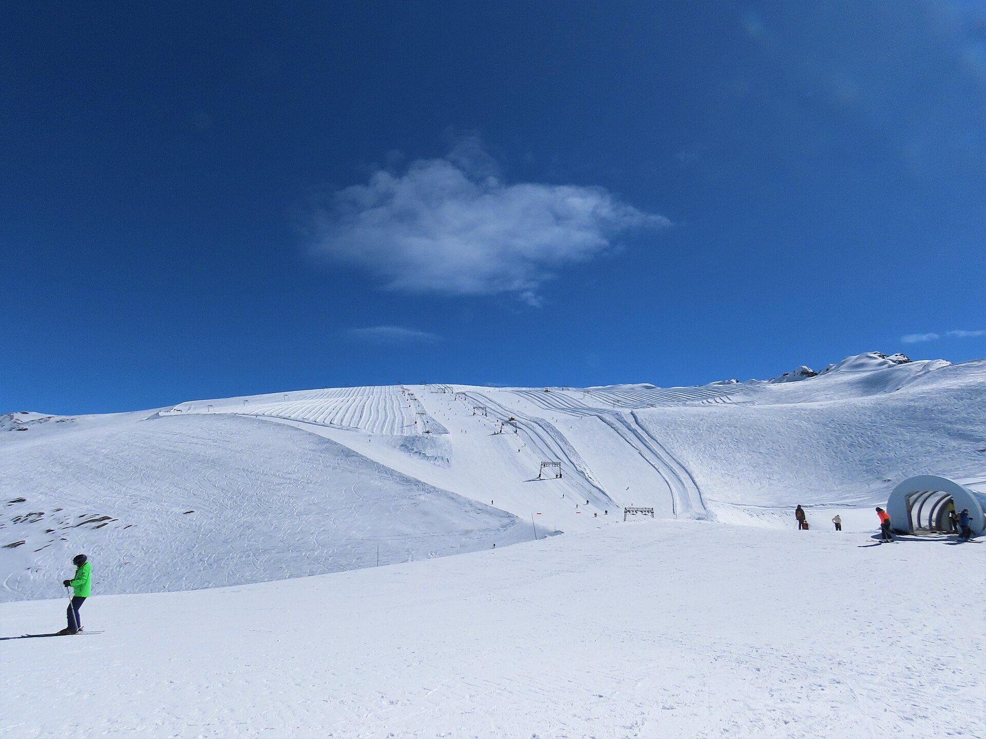Le glacier de Mont-de-Lans vu depuis le col du Jandri, Les 2 Alpes (mars 2025). Original : https://upload.wikimedia.org/wikipedia/commons/8/8e/Glacier_de_Mont-d
