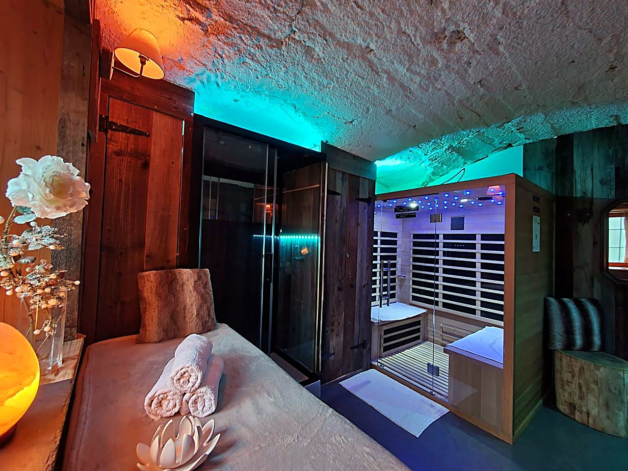 Espace bien-être voûté avec sauna infrarouge au Cosy Lodge
